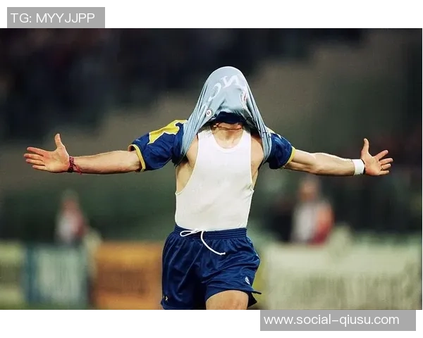 白岩松热爱足球的背后故事与他的人生哲学探讨